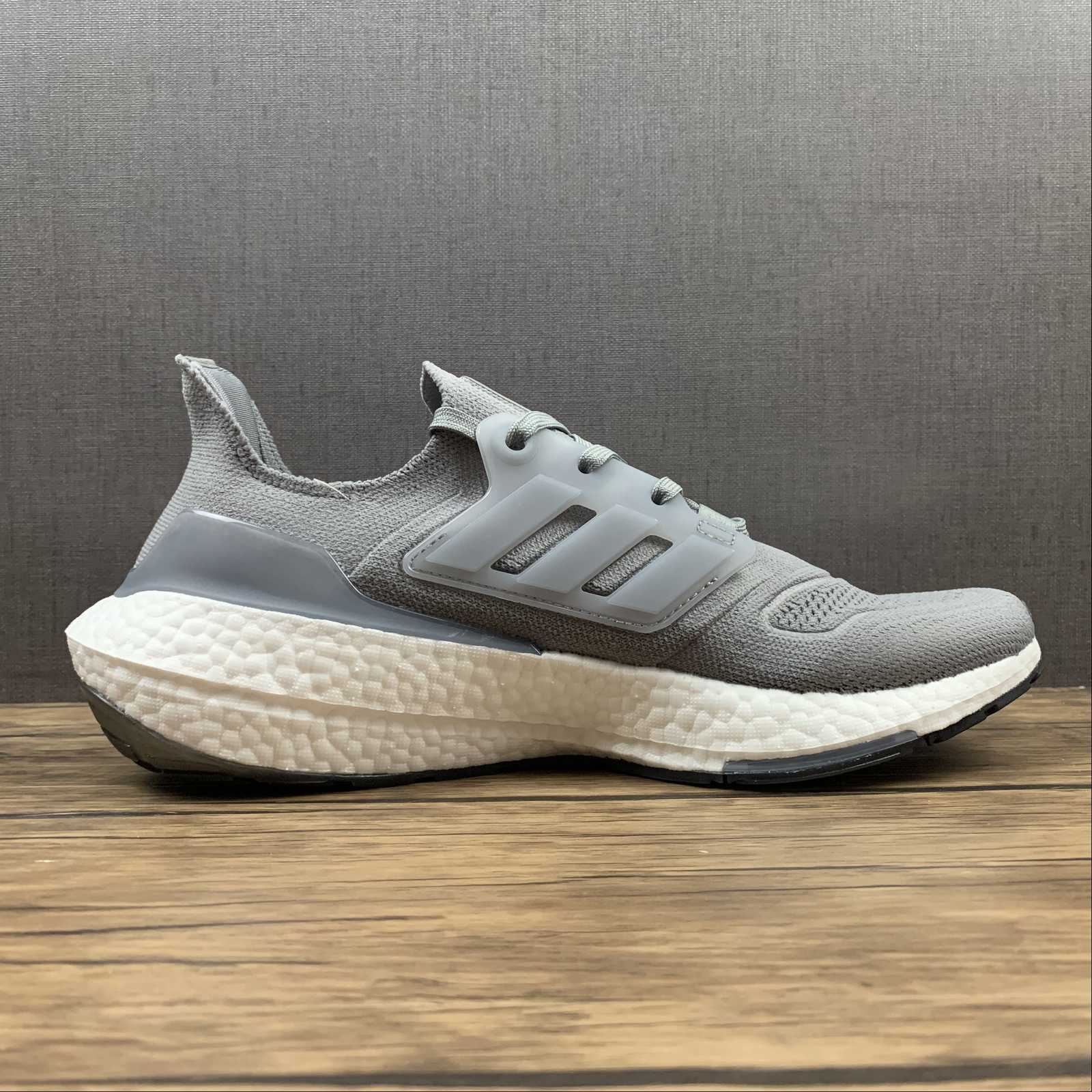 Adidas Ultraboost 22