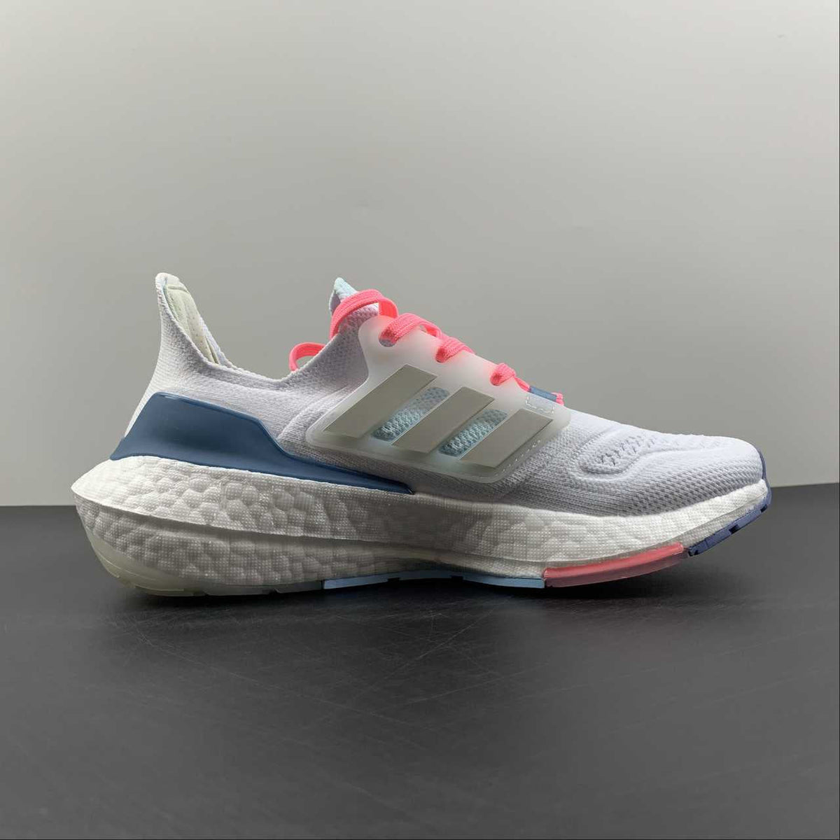 Adidas Ultraboost 22