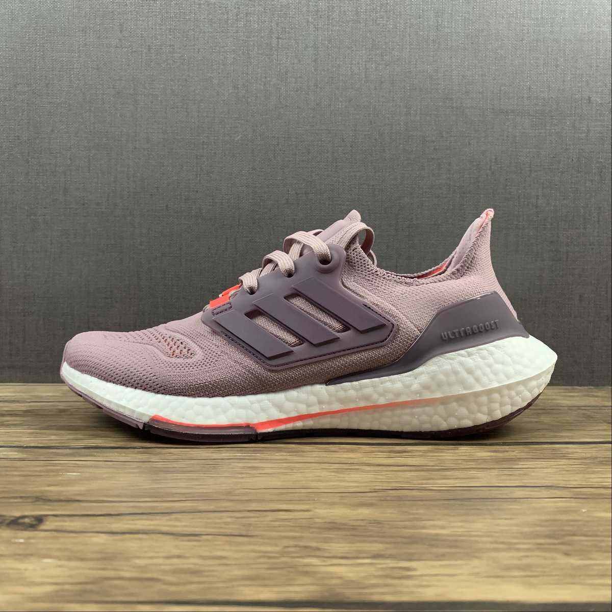 Adidas Ultraboost 22